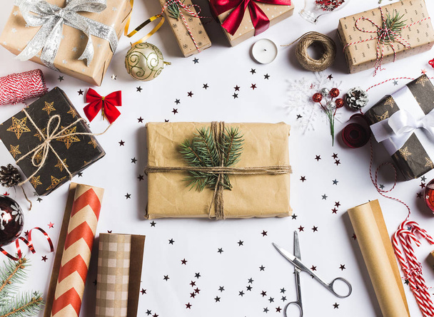 Pakiet Boże Narodzenie prezent box nowy rok christmas opakowanie papier pakowy - Zdjęcie, obraz