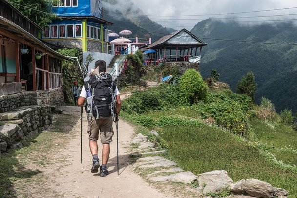 Tourist hikes on Annapurna trekking trail. - Φωτογραφία, εικόνα