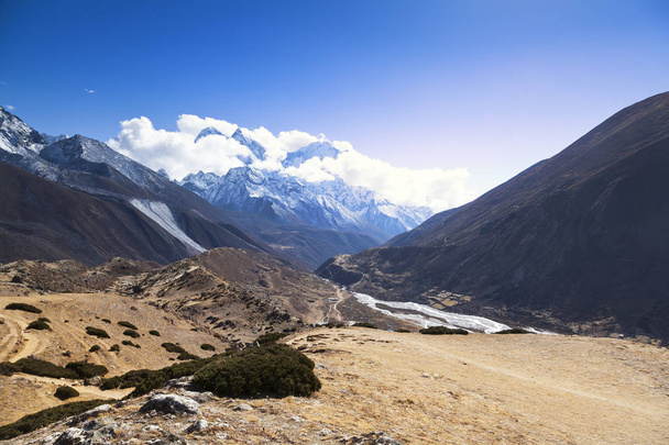 Way to Everest base camp, Khumbu valley, Sagarmatha national park, Nepalese himalayas - Foto, afbeelding