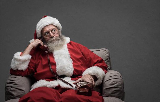 Santa Claus on the phone - Foto, afbeelding