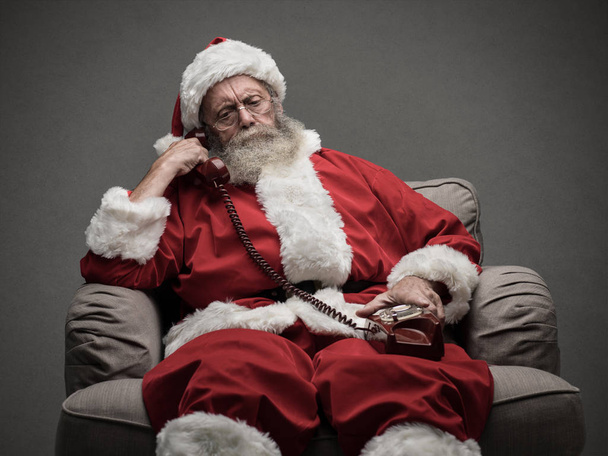Santa Claus on the phone - Foto, afbeelding