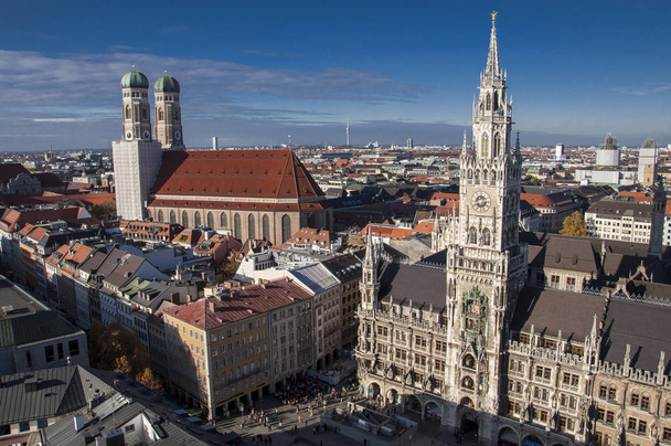 Marienplatz ja Frauenkirche - Mary 's Square ja Cathedral of Our Dear Lady Münchenissä, Saksassa
 - Valokuva, kuva