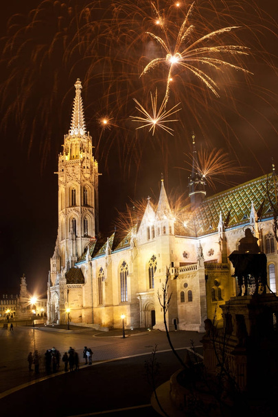 City - Matthias kilise havai fişek ile yeni yıl kutlama - Fotoğraf, Görsel