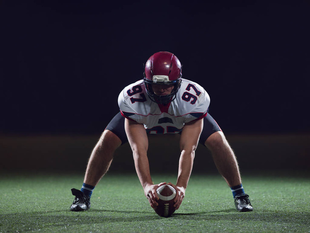 American football player starting football game - Foto, afbeelding