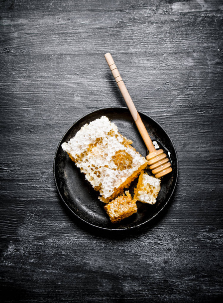 Sweet flavored honey in the comb  - 写真・画像