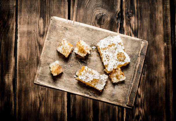 Slices of natural honey in the comb - Fotografie, Obrázek