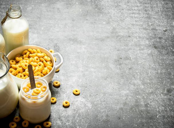 Fitness food. Corn cereal with milk. - Foto, imagen