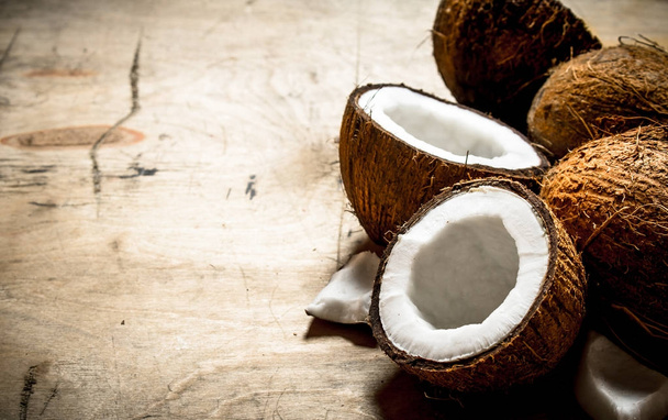 Fresh hard coconuts. - Zdjęcie, obraz