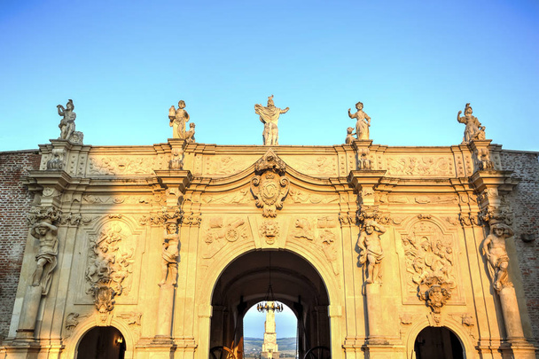 La sixième porte de la forteresse d'Alba Carolina
 - Photo, image