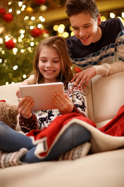 Girl listening music and enjoy with brother for Christmas eve - Foto, imagen