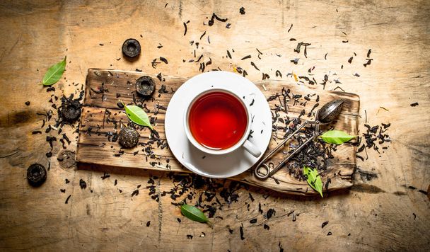 Tea with leaves and cinnamon. - Fotografie, Obrázek