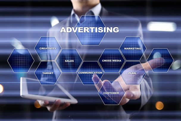 Реклама, маркетингова стратегія. Піктограми та графіки на віртуальному екрані
. - Фото, зображення