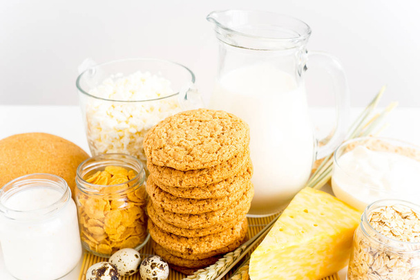 Oatmeal cookies with milk - Foto, imagen