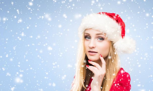 Portrait of attractive blond woman over Christmas background with snow. - Fotoğraf, Görsel