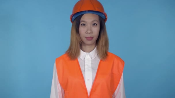 beautiful korean female builder say hello - Footage, Video