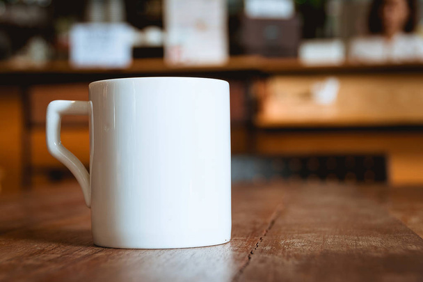 コーヒー ショップ カフェでコーヒーのマグカップ - 写真・画像