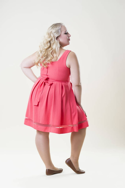 Plus size fashion model, sexy fat woman on beige background - Fotoğraf, Görsel
