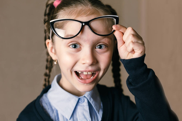 Little girl wearing glasses - Фото, зображення