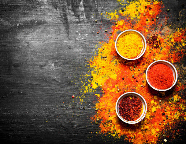 Ground spices and herbs from India - 写真・画像