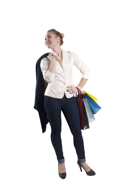 hermosa mujer adulta con bolsas de compras ama de casa aislada
 - Foto, Imagen