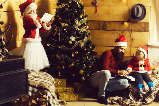 christmas bearded father and children - Zdjęcie, obraz