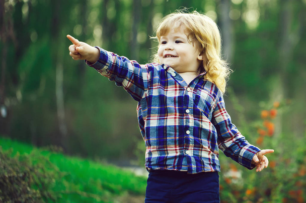 Small boy outdoor - Valokuva, kuva