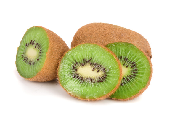 Kiwi-vrucht geïsoleerd op een witte achtergrond, close-up - Foto, afbeelding