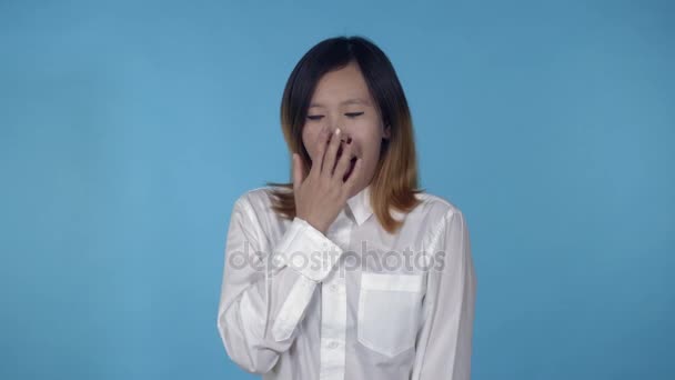 美しい韓国女性は不眠症を示しています。 - 映像、動画