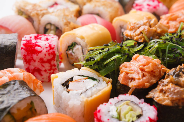 Ensemble de sushi, maki et rouleaux fond
 - Photo, image