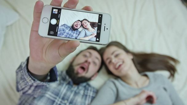 Making Selfie with Smart Phone - Valokuva, kuva