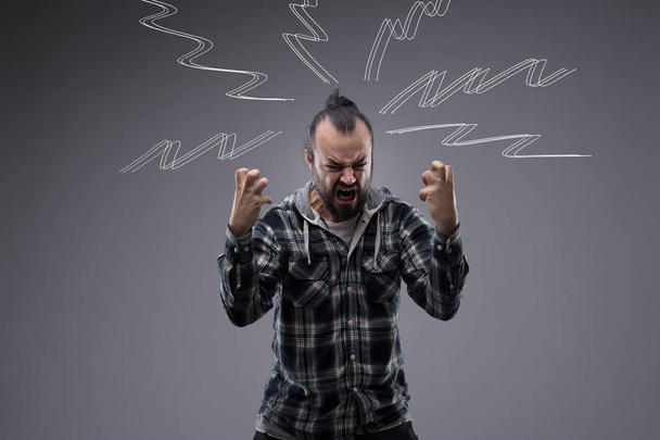 Homem gritando e gritando com raiva
 - Foto, Imagem