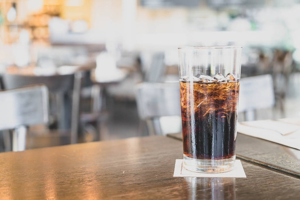 a glass of cola in restaurant - Foto, Imagem