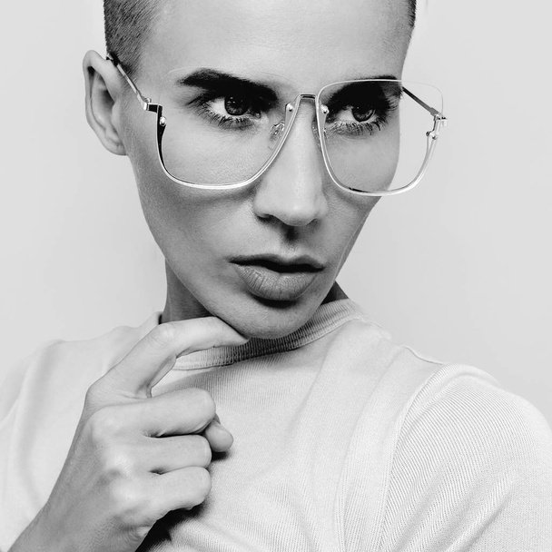 Tomboy Fashion Model in stylish accessories glasses. Trends eyew - Фото, изображение