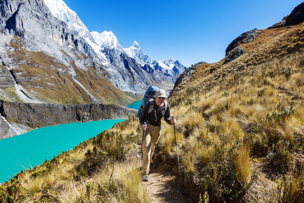 adam üç lagün Cordillera yükseltisidir, Peru, hiking  - Fotoğraf, Görsel