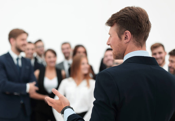 businessman makes a speech to his team. - Foto, afbeelding