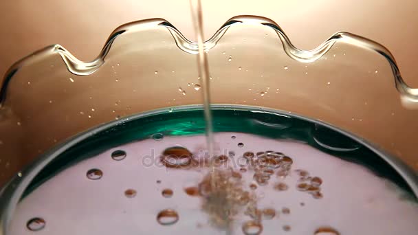 Vodní bublina po nalití vody v akváriu  - Záběry, video