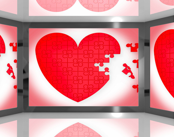 puzzle srdce na obrazovce zobrazeno romantické filmy a seriály - Fotografie, Obrázek