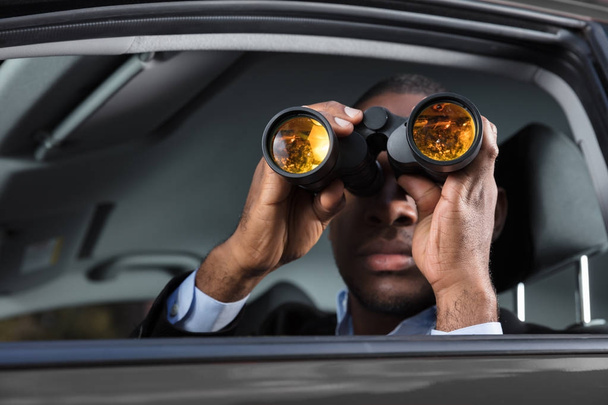 Man Looking Through Binocular - Фото, зображення
