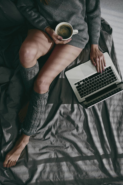 Young pretty woman using laptop  - Foto, Bild
