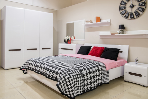 kodikas moderni makuuhuone sisustus sänky
  - Valokuva, kuva
