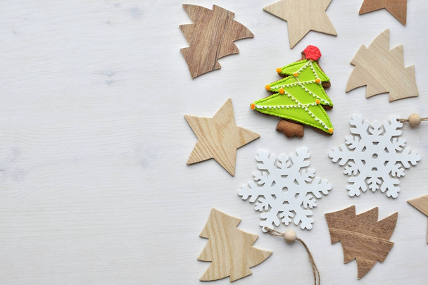 wooden christmas trees, snowflakes, stars background - Φωτογραφία, εικόνα