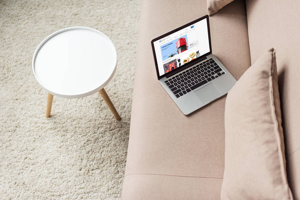 high angle view of laptop standing on cozy couch with ebay website on screen - Foto, Bild