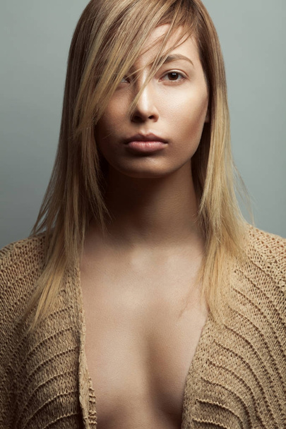 Pure beauty concept. Portrait of a beautiful fashion model  - Valokuva, kuva