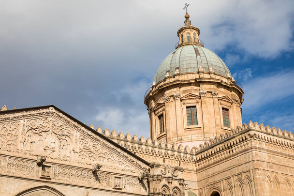 Palermo székesegyház pedig a római katolikus katedrális templom  - Fotó, kép