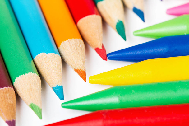 Crayons et crayons de couleur
 - Photo, image