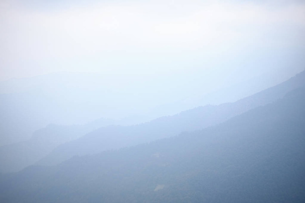 Mlžný den v Nepálu mountain - Fotografie, Obrázek