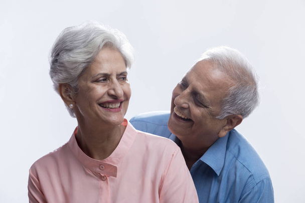 Primo piano della coppia anziana sorridente
 - Foto, immagini