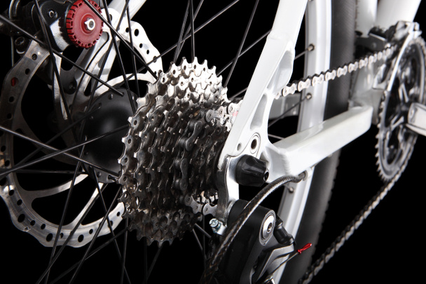 Велосипедные шестерни, дисковый тормоз и задний сброс. - Фото, изображение
