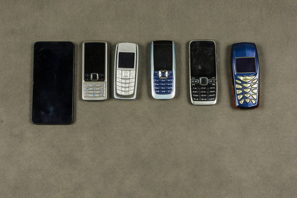 Différents types de téléphones mobiles
. - Photo, image