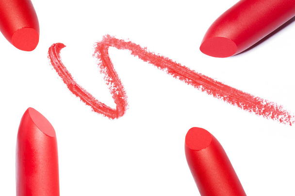 Rouge à lèvres rouge pour femme close-up
 - Photo, image